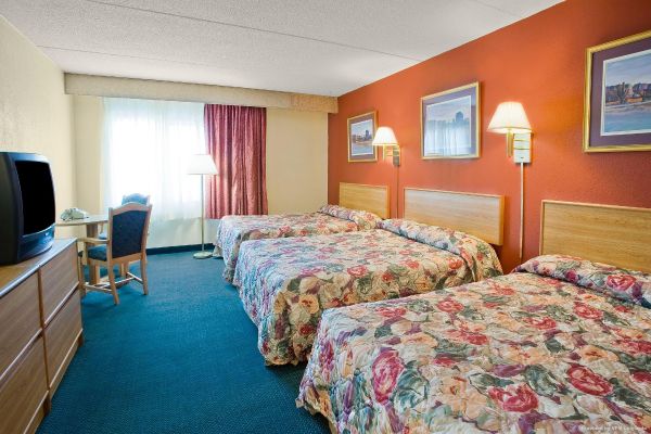 Broadview Inn and Suites (Galesburg)